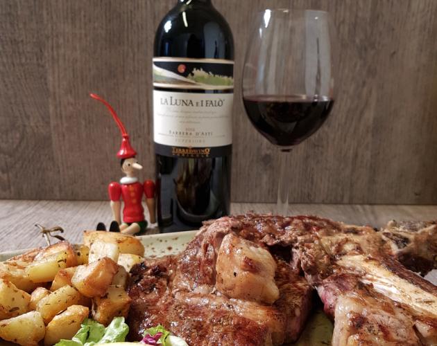 Da Pinocchio FOTO BISTECCA CON PATATE E BOTTIGLIA DI VINO 2018.jpg