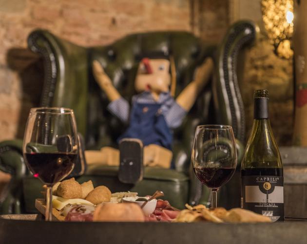 Da Pinocchio FOTO CANTINA PINOCCHIO CON VINO 4 .jpg